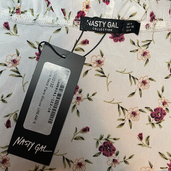 NWT Nasty Gal Floral White Button Down Shirt - Picture 3 of 3